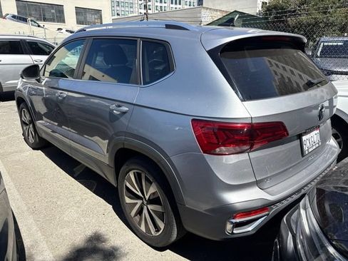 Certified 2022 Volkswagen Taos SE FWD image 5