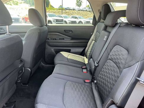 Used 2024 Nissan Pathfinder SV FWD image 12