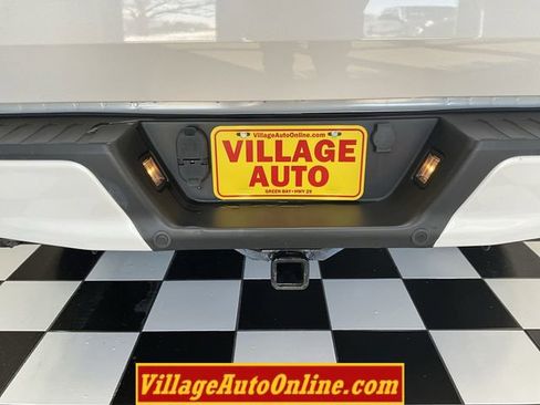 Used 2016 Ford F150 Platinum w/ Equipment Group 701A Luxury image 32