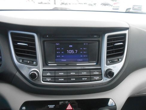 Used 2018 Hyundai Tucson SE AWD/4WD image 12
