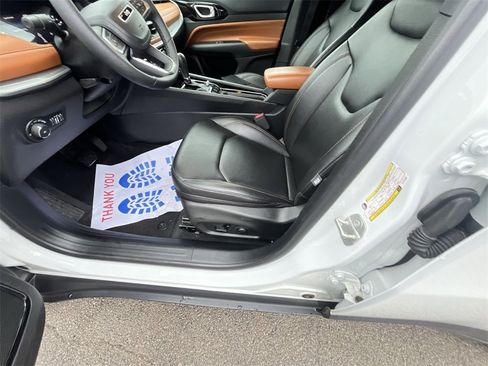 Used 2024 Jeep Compass Limited image 12