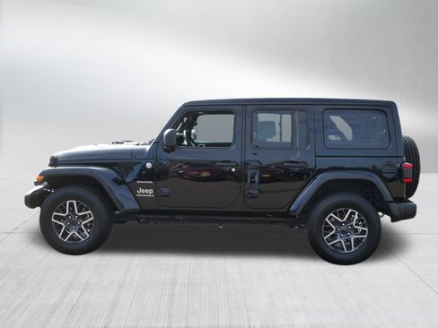 Used 2024 Jeep Wrangler Sahara image 4