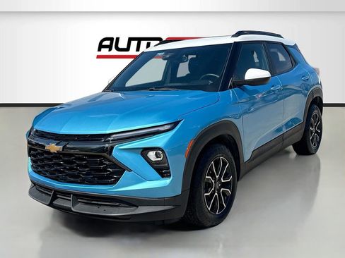 Used 2025 Chevrolet TrailBlazer ACTIV w/ Convenience Package FWD image 3