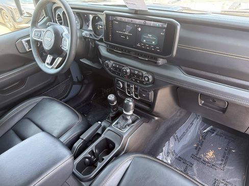 Used 2024 Jeep Wrangler Unlimited Sahara w/ Technology Group AWD/4WD image 24