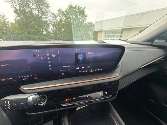 Used 2025 Buick Envision Sport Touring AWD/4WD image 33