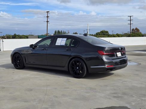 Used 2022 BMW 740i image 6