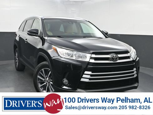 Used 2019 Toyota Highlander XLE FWD image 1