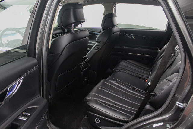 Used 2025 Genesis GV80 2.5T Standard AWD/4WD image 12