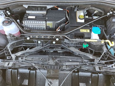 Certified 2025 Audi Q4 e-tron Premium Plus w/ Premium Plus AWD/4WD image 32