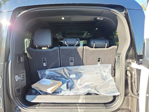 Used 2026 Land Rover Defender 130 S image 13