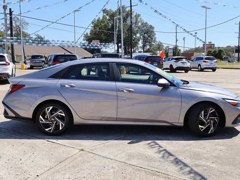 Used 2024 Hyundai Elantra Limited image 21