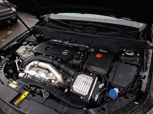 Used 2024 Mercedes-Benz GLB 250 4MATIC image 28