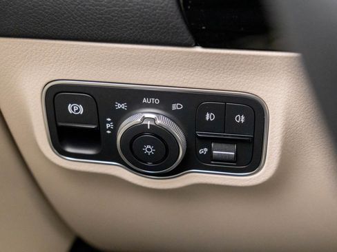 Certified 2025 Mercedes-Benz GLA 250 4MATIC image 23