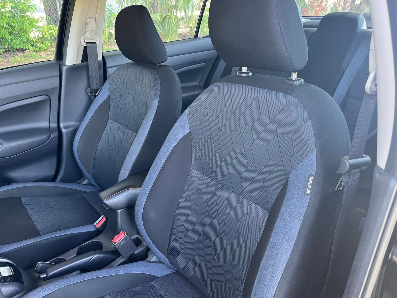 Used 2025 Nissan Versa SV FWD image 33