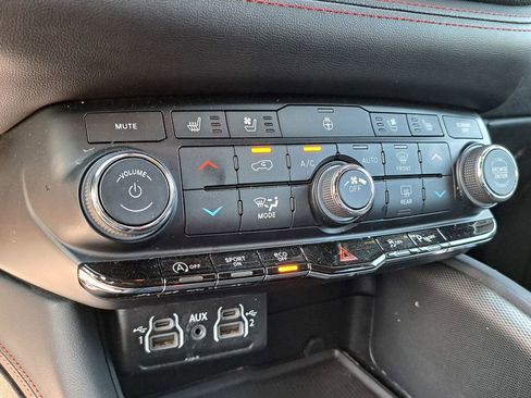 Used 2024 Dodge Durango GT RWD image 11
