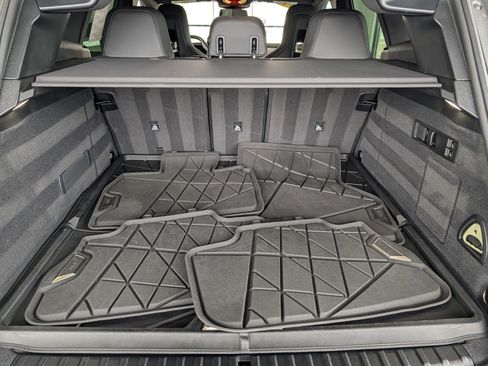 Used 2024 BMW iX xDrive50 w/ Premium Package image 12