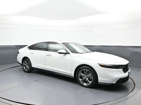 Certified 2023 Honda Accord EX image 4
