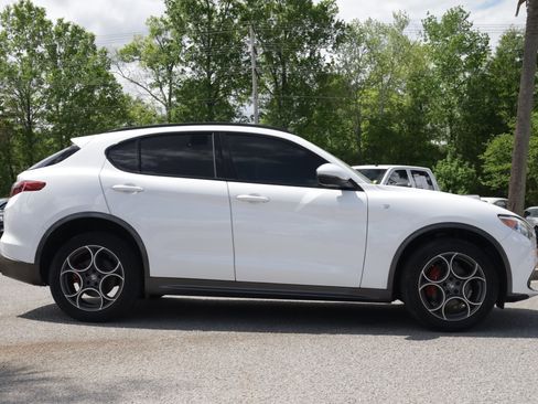 Used 2022 Alfa Romeo Stelvio Ti AWD/4WD image 6