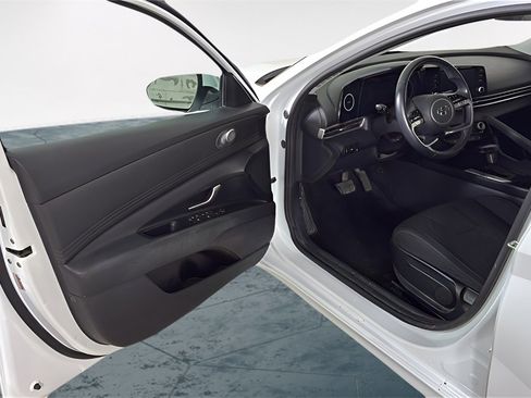 Used 2021 Hyundai Elantra SEL w/ Convenience Package image 6