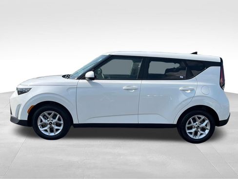 Used 2025 Kia Soul LX w/ LX Technology Package FWD image 2