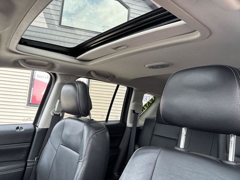Used 2014 Jeep Compass Latitude FWD image 18