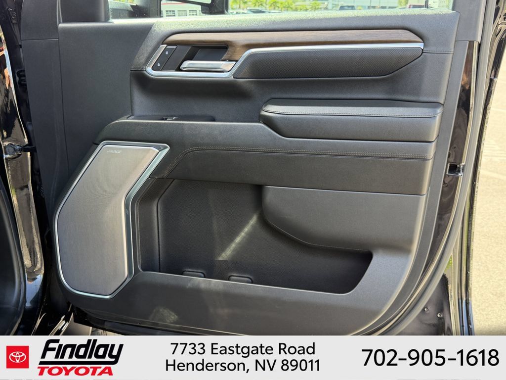Used 2024 Chevrolet Silverado 3500 High Country w/ Technology Package AWD/4WD image 16