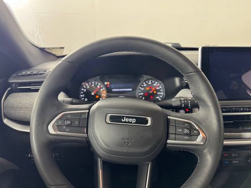 Used 2023 Jeep Compass Latitude AWD/4WD image 15