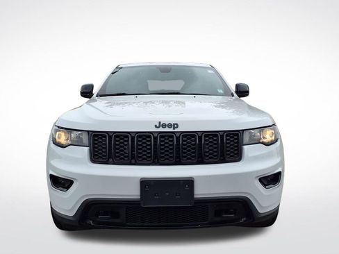 Used 2018 Jeep Grand Cherokee Laredo image 2