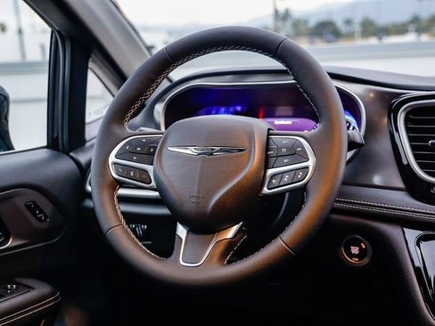 New 2026 Chrysler Pacifica Select image 16