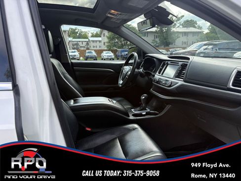 Used 2019 Toyota Highlander Limited Platinum AWD/4WD image 31