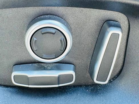 Used 2020 Jaguar F-PACE Premium image 10