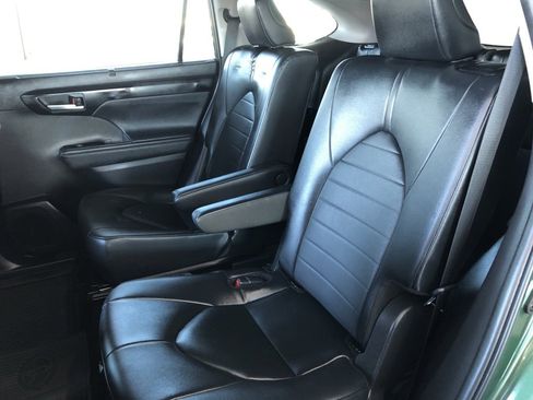 Certified 2024 Toyota Highlander XLE image 11