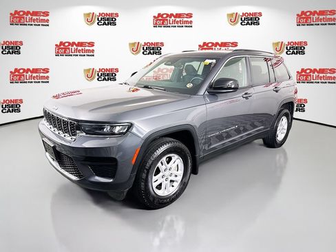 Used 2025 Jeep Grand Cherokee Laredo w/ MOPAR Finishing Package AWD/4WD image 12