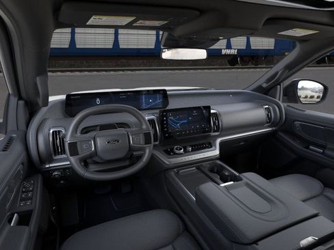 New 2026 Ford Expedition Platinum image 9