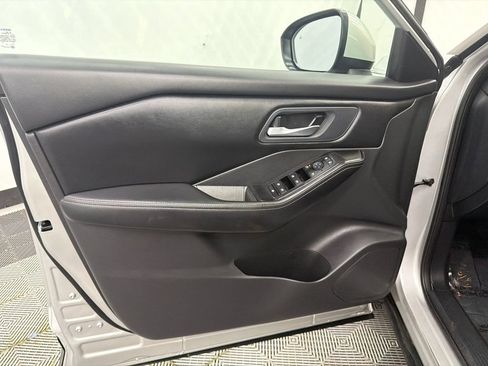 Used 2024 Nissan Rogue SV AWD/4WD image 11