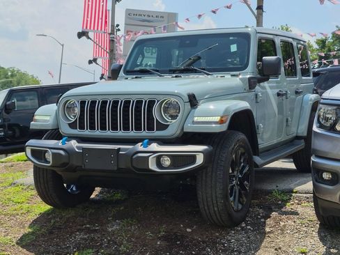 Used 2024 Jeep Wrangler Unlimited Sahara AWD/4WD image 2