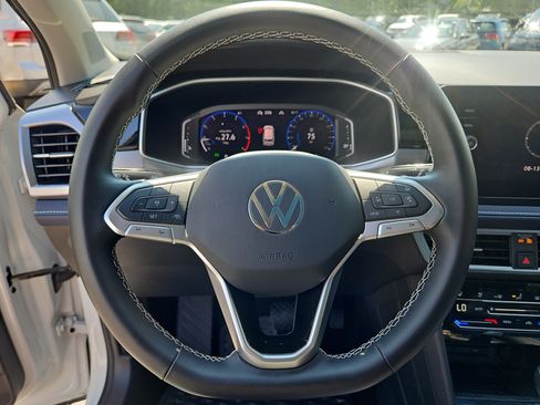 Used 2025 Volkswagen Taos SEL AWD/4WD image 23