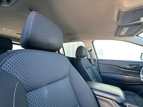Used 2022 GMC Acadia SLE FWD image 18