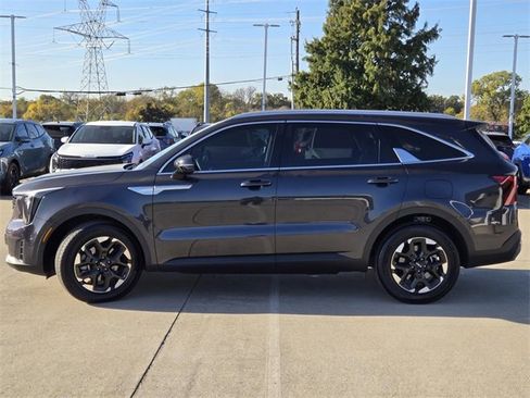 Certified 2025 Kia Sorento S w/ Panoramic Sunroof Package image 3