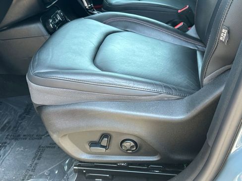 Used 2016 Jeep Renegade Trailhawk w/ Premium Trailhawk Package AWD/4WD image 19