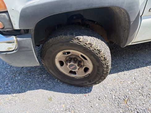 Used 2004 GMC Sierra 2500 W/T RWD image 5