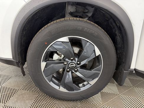 Certified 2025 Nissan Rogue SV image 13