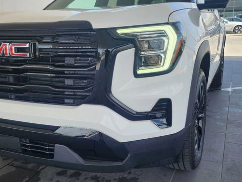 Used 2025 GMC Terrain Elevation w/ Elevation Premium Package image 2