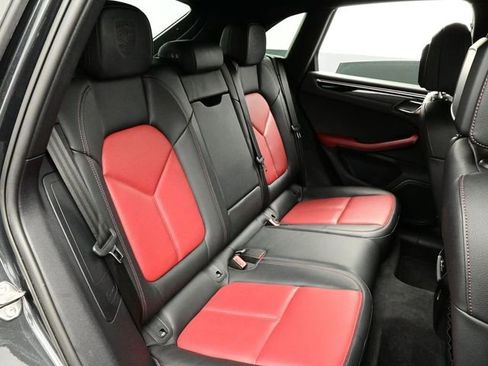 Certified 2023 Porsche Macan AWD/4WD image 17