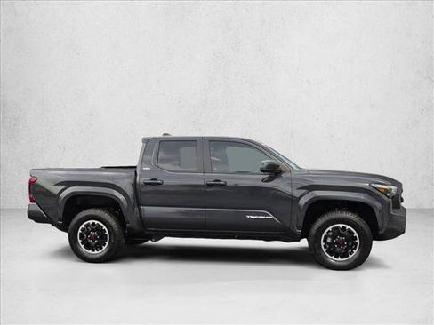 Used 2025 Toyota Tacoma SR5 AWD/4WD image 9