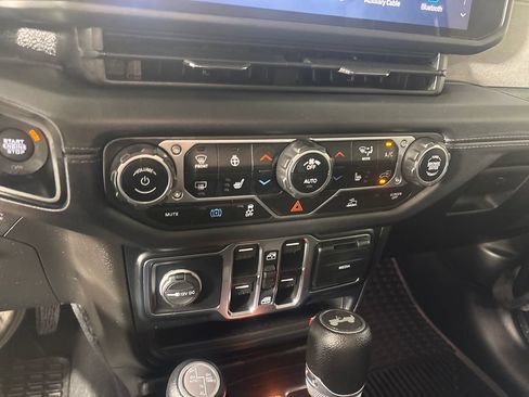 Used 2024 Jeep Wrangler Unlimited Sahara w/ Dual Top Group AWD/4WD image 31