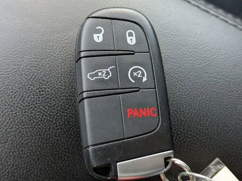 Used 2021 Jeep Grand Cherokee Limited w/ Luxury Group II image 34