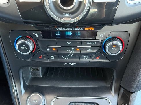 Used 2015 Ford Focus Titanium FWD image 33
