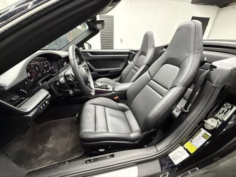 Used 2025 Porsche 911 Carrera image 14