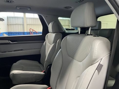 Used 2025 Hyundai Palisade SEL FWD image 17